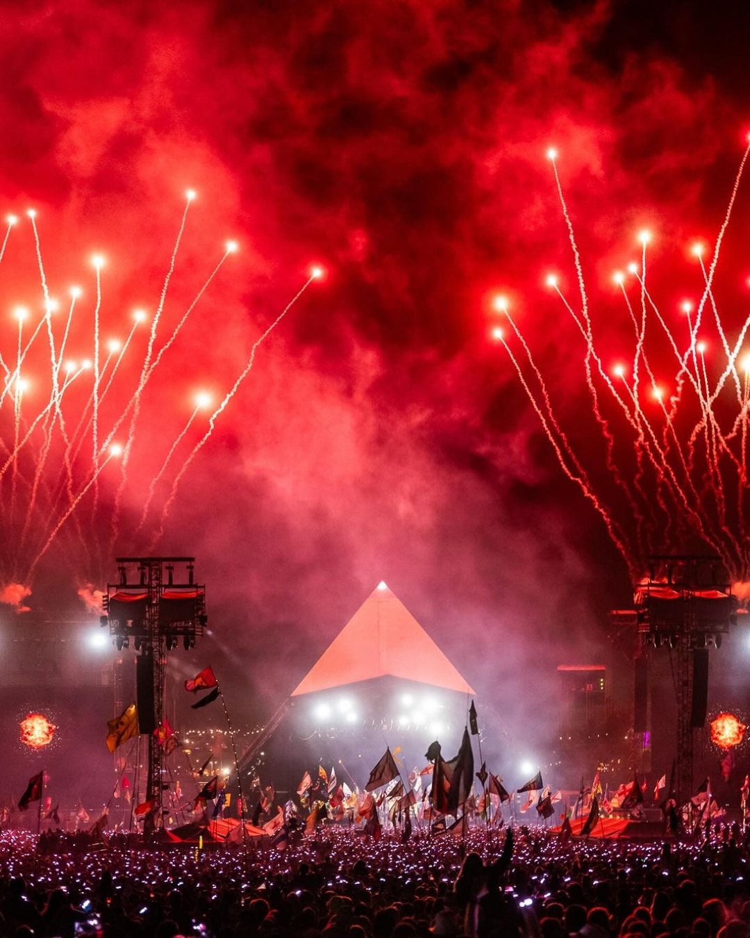 Glastonbury 2024: самые яркие моменты крутейшего фестиваля Европы (фото и видео)
